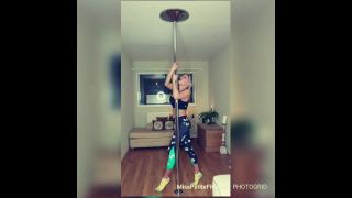 LouLou Petite Louloupetite - pole dancing video splits 23-03-2018-1