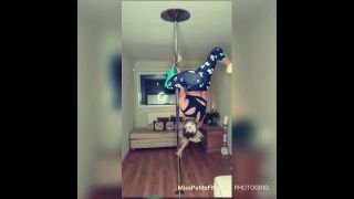 LouLou Petite Louloupetite - pole dancing video splits 23-03-2018-7