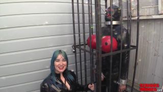 AliceModeNarrMummanOutdoorPlay-0