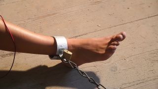 Madam Bathory – Luna in Electro Torture foot -5