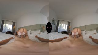 Stella Takes Control - Smartphone VR-3