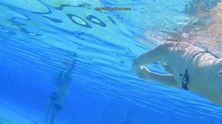 Thanks to a bikini malfunction we can see both pussy and tits voyeur -2