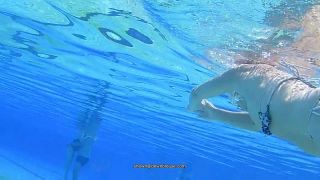 Thanks to a bikini malfunction we can see both pussy and tits voyeur -8