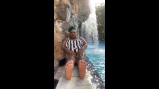 Beautyful_footsies aka bfootsies - 06-19-2020 OnlyFans Video - Sexy pool side tease video fetish Beautyful_footsies-1