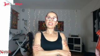 Sputi sul dito Medio e tanta Saliva-2