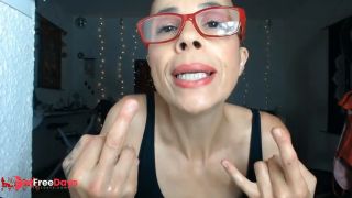 Sputi sul dito Medio e tanta Saliva-9