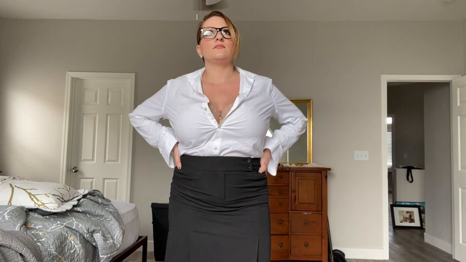 Scarlet Ellie – Mommy Loves Being Degraded for Big Cock.