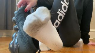 online xxx clip 2 sizetensolemates 16 12 2020 1457257054 get your nose all up in my stinky hanes socks, katy perry foot fetish on feet porn -4