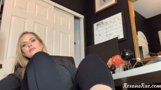 GoddessRoxanaRae aka missroxanarae - 02-14-2020 OnlyFans Video - Just got back from the gym, I bet you want to jerk to my smelly socks video hardcore GoddessRoxanaRae-5