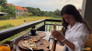 Katty West - Eating Pizza With Cum On My Face In A Public Cafe Amateurporn - Katty west-6