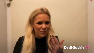 Steffi Blond - Mega versaut - Mit voller Blase ins Piercingstudio - wie das wohl endet 1080P - Germany-5