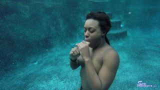 Sexunderwater.com- Simone Styles Dildo Play-3