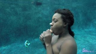 Sexunderwater.com- Simone Styles Dildo Play-9