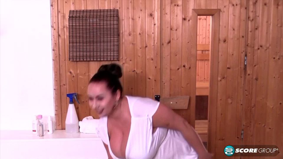 Hot In The Sauna bbw Monica Love