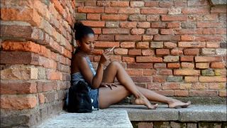 Online Fetish video Sexy feet – Barefoot Urban Girls – PERLANERA: bare legs and dirty soles Black!-5