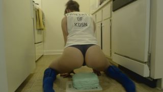 Kitty Darlingg in Birthday Cake Sitting | kitty darlingg | milf porn -0