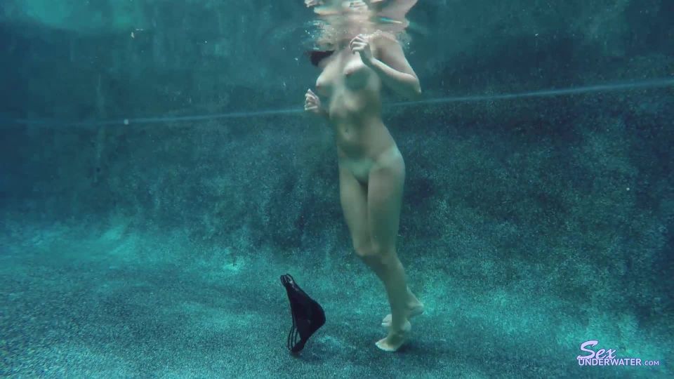 SexUnderwater e0737 Alexis Deen UW Model Training pt 2 (mp4)