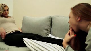 Tracy Lindsay Yummy Ass And Feet Gets Worshipped.-5