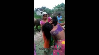 Indian women fights with boob  slip-4