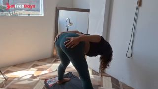 [GetFreeDays.com] Latina caliente de 18 aos de edad en yoga pants apretado quiere ser ACTRIZ PORNO por primera vez Adult Clip June 2023-1