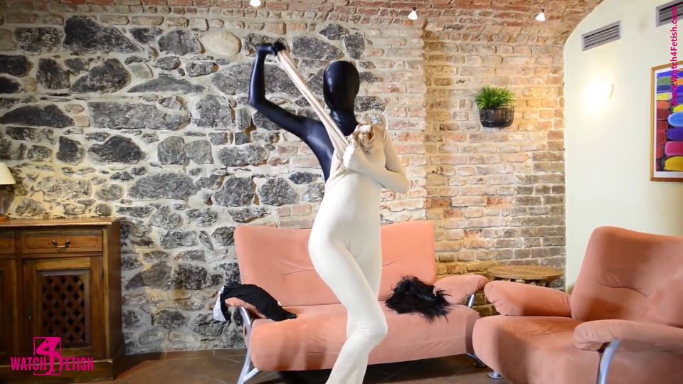 Zentaidolls - Sarah entdeckt ihre liebe zu Zentai 1080P - Germany