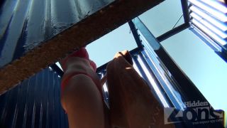 Hidden-Zone.com- Bc2593 This sly woman, after taking off her panties, wrapped her thighs in a towel. But her buttock-1