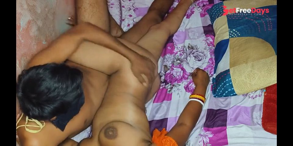 Beautiful full hot saree me boobs sexy hot step boyfriend ke sath romance ki