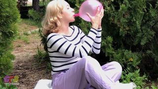 Custom Fetish - Regina s First Blow to Pop Outdoors - Fetish-0