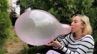 Custom Fetish - Regina s First Blow to Pop Outdoors - Fetish-4