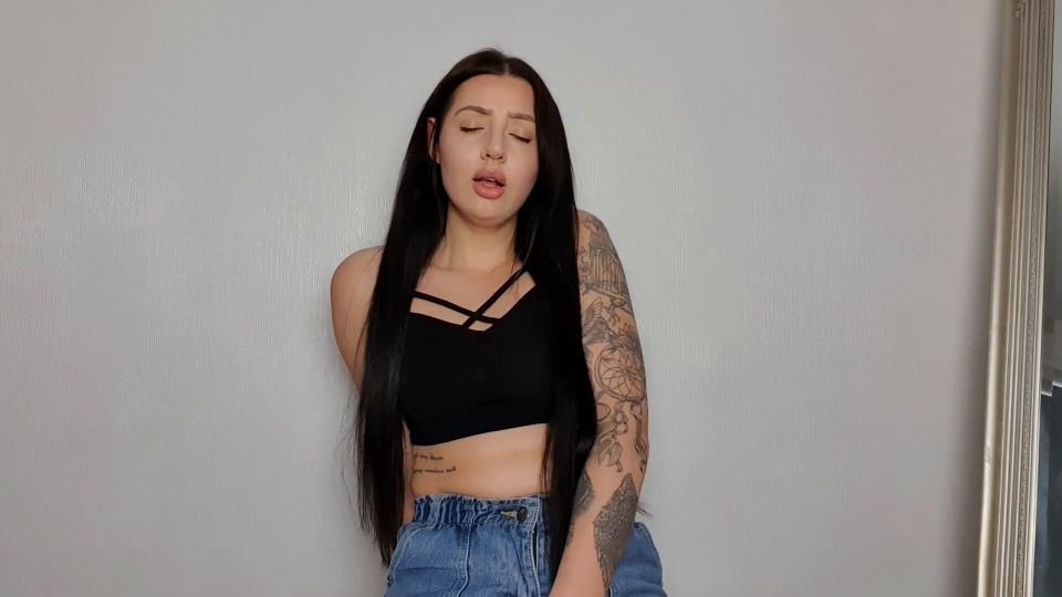 Tattooed Temptress – Faggot Loser Mindfuck.