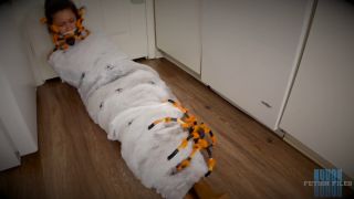 ALIENS AND MONSTERS - Calisa Bliss Hooters Girl Ambushed By Arachnids..-6