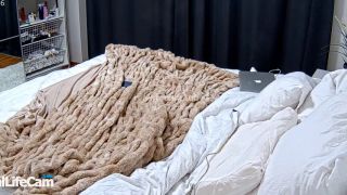 Reallifecam - Leora Have Hot Orgasms By Fucking Pussy With A Dildo On Bed 27.07.2024 480P - Voyeur-5
