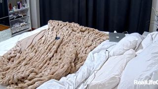 Reallifecam - Leora Have Hot Orgasms By Fucking Pussy With A Dildo On Bed 27.07.2024 480P - Voyeur-7
