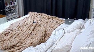 Reallifecam - Leora Have Hot Orgasms By Fucking Pussy With A Dildo On Bed 27.07.2024 480P - Voyeur-8