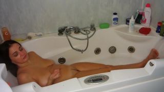 [Amateur] Masturbation and orgasm of a Russian milf in the jacuzzi!-3