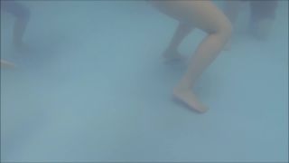 Online Tube Voyeur Under the water in the swimming pool - voyeur-0