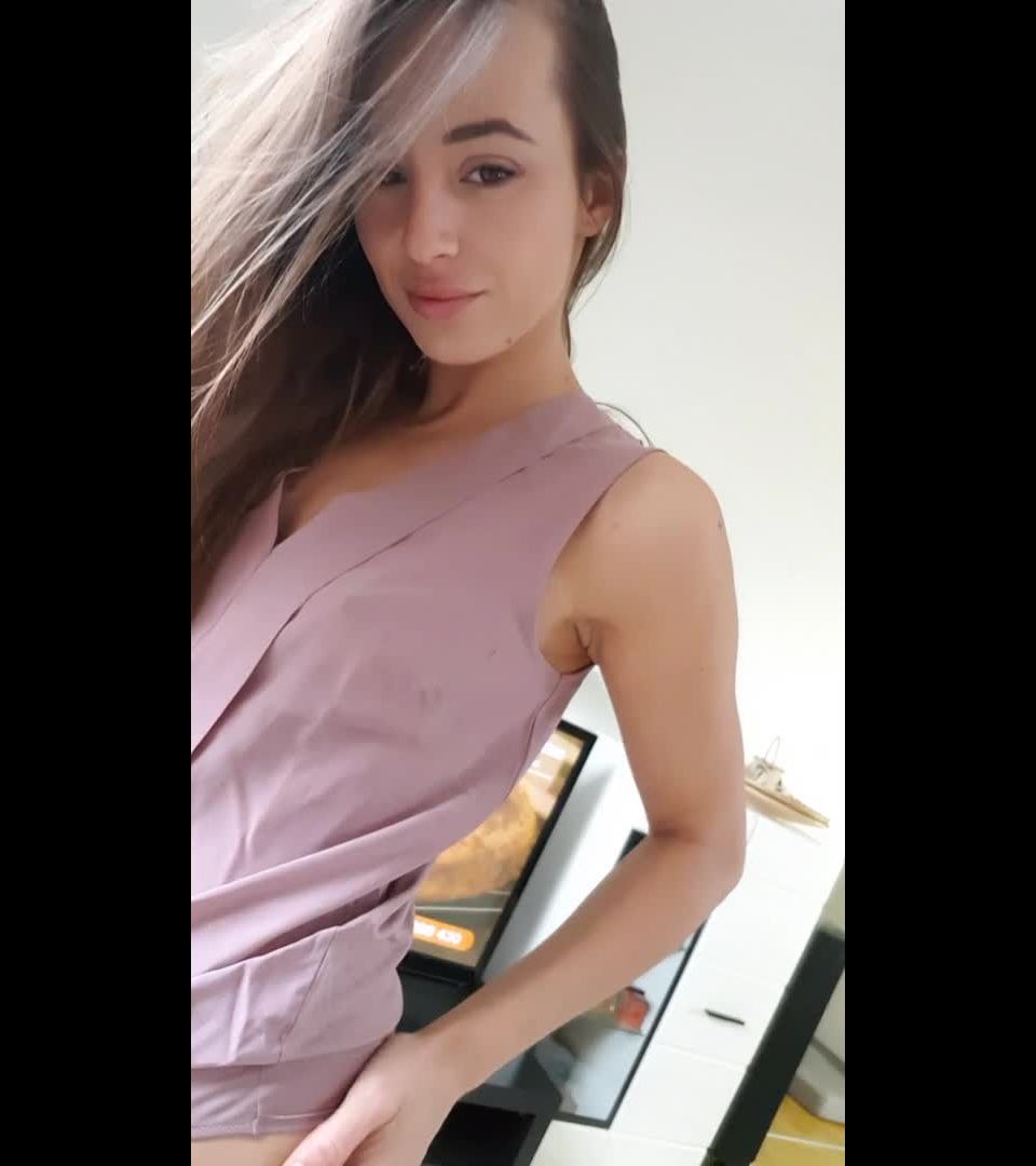 Flash selfie video Dominika c