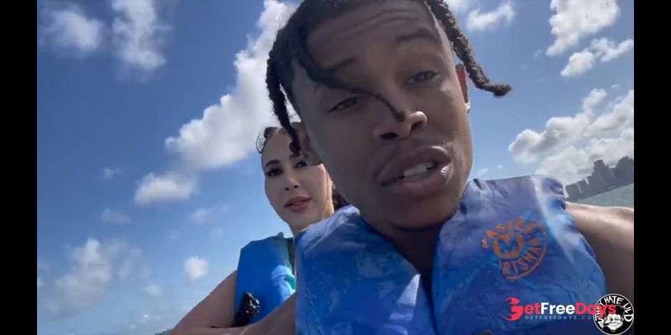 [GetFreeDays.com] lil d claps Valerie kay on a jetski pt 1 Sex Video June 2023