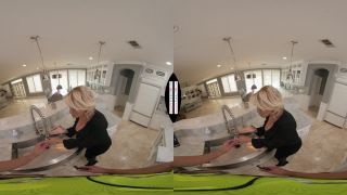 Naughty America VR - Charli Phoenix makes a call for a maintenance guy to come over and take care of her plumbing - JAV-1