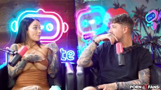 Public Lillian Phillips Lillian Phillips Fucked By a Midget Live On Podcast Porn Video-1