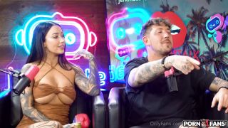 Public Lillian Phillips Lillian Phillips Fucked By a Midget Live On Podcast Porn Video-2