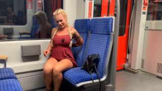 [K2S.CLUB] SteffiBlond - ERWISCHT und GEHГ–RT - Public Bahn Befriedigung mit SquirtfontГ¤ne - FullHD 1080P-1