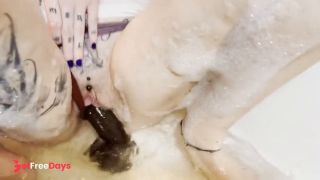Coyemoo has fun in the bathtub-7