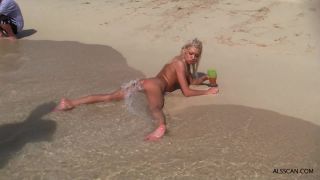 online adult video 32 Amateur Nude Teen On The Beach on hardcore porn latina hardcore-2