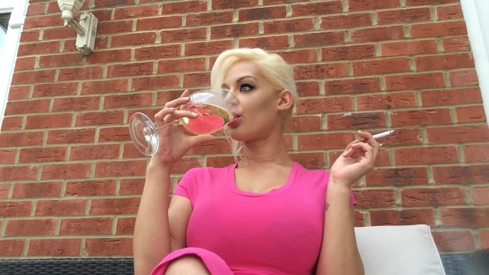 [2017-08-23] LouLou Petite – Wearing My Very Tight Pink Dress and Applying Lip Gloss!