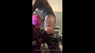 A good sub sucking-2