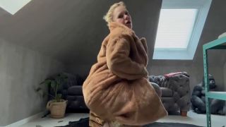 Steffi Blond - LUXUS FELL SCHLAMPE geiler Pelz auf geilen Körper 720P - Germany-2
