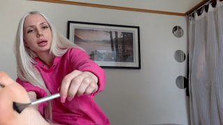 Online Fetish video Ticklish girl – FOOT TICKLING CHALLENGE (TICKLING MY FEET)-1