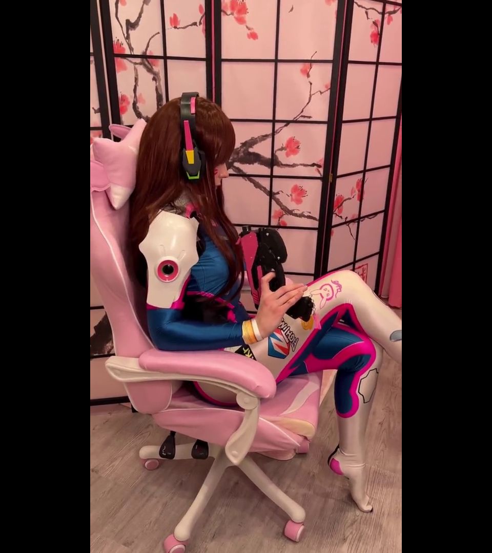 Sweetie Fox Girl Cosplay D.Va from Overwatch and Sucks Dick till Facial 608P - Overwatch