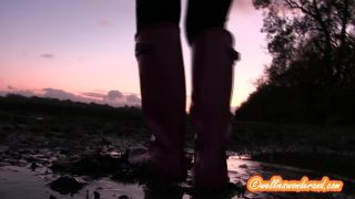 M@nyV1ds - whores_are_us - Muddy wellies at dusk-4